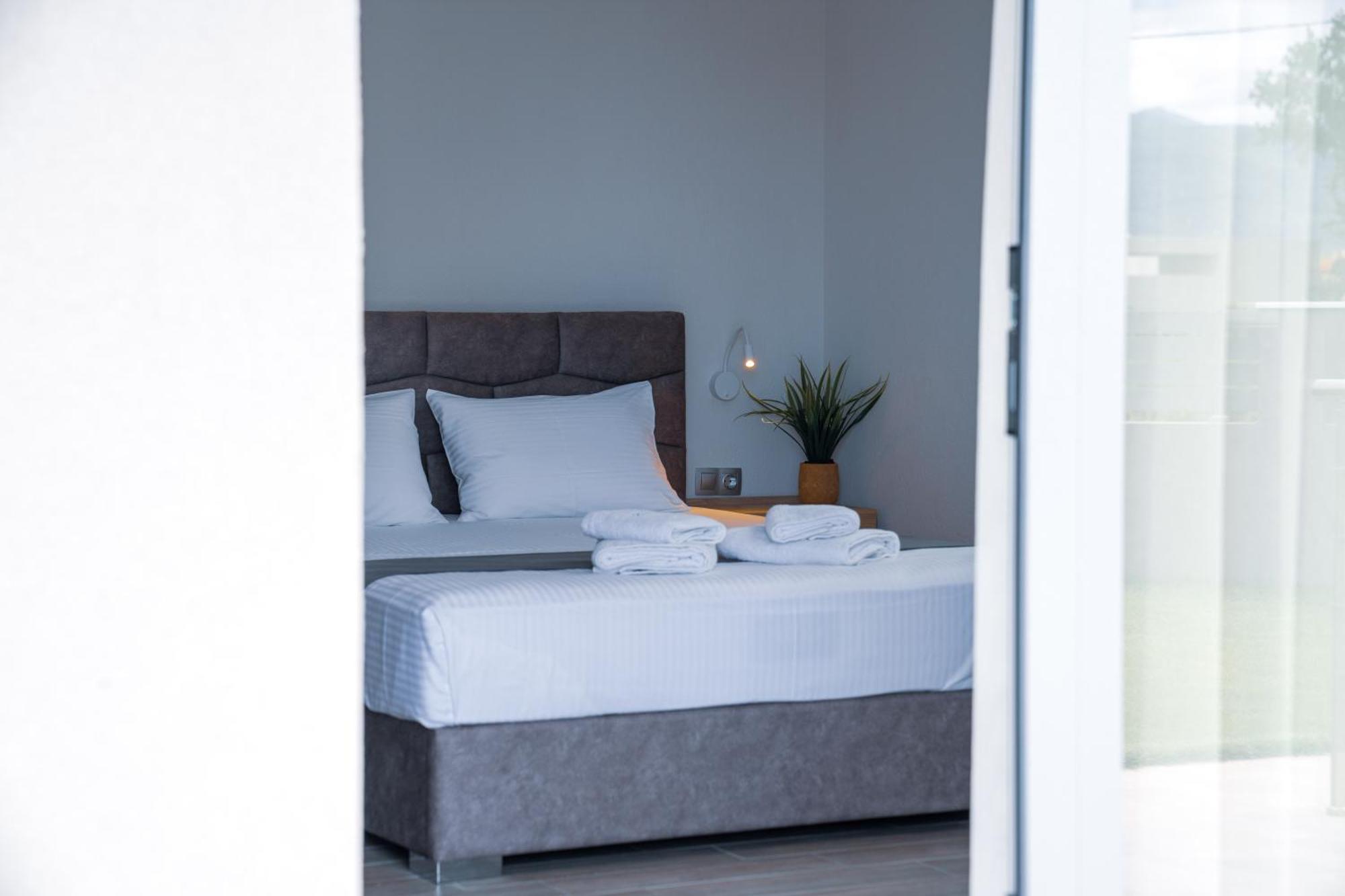 La Cruz Luxury Apartments Stavros  Exterior photo